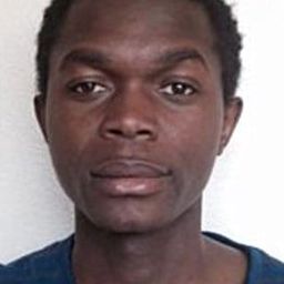 Olivier Mukuta 飾演 Abedi