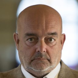 佩卓·卡布里塔·雷耶斯 飾演 Pedro