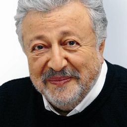 梅廷·阿克皮納爾 飾演 Muhtar Salih