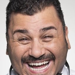 Sergio Friscia 飾演 vigile Gianni