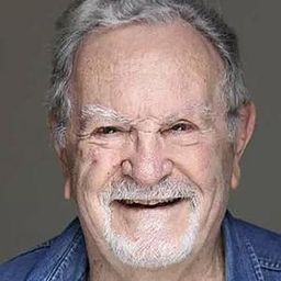 Antônio Petrin 飾演 Coelho