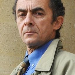 Fabio Vannozzi 飾演 Piccioni