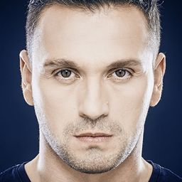 Alexander Sano 飾演 B-Gum