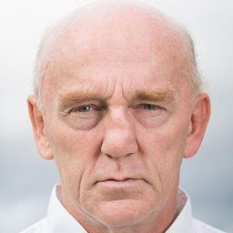 Romuald Klos 飾演 Pit