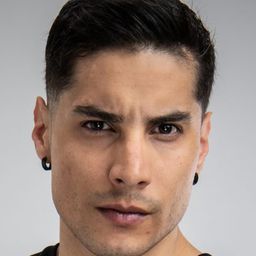 艾力克斯·佩雷亞 飾演 Rufino