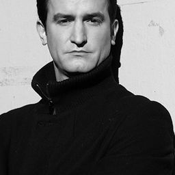 Xavier Sáez 飾演 Boni