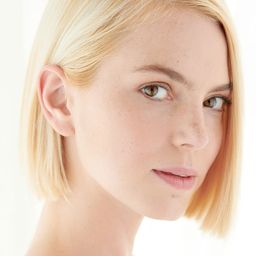 Alyson Gorske 飾演 X-Caliber