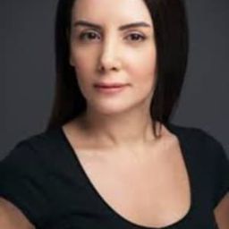 Seda Kement - 浪漫喜劇演員 飾演Derya