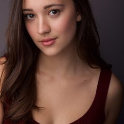 Molly Beth Thomas 飾演 Audra