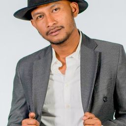 布萊克·哈尼法 飾演 Black