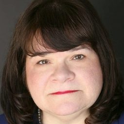 Wendy Worthington 飾演 Hotel Manager