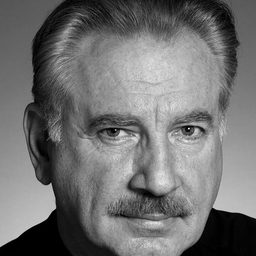 Tom O'Rourke 飾演 Dock Man