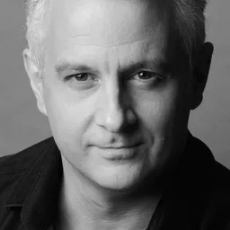 Peter Linka - 世紀婚魘演員 飾演CEO