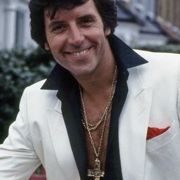 Peter Blake - Heroes and Villains演員 飾演Julian