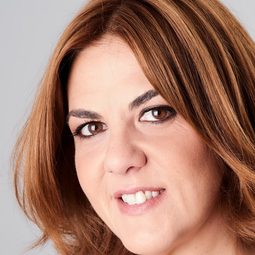 Paqui Horcajo - 萬千痛愛在一身演員 飾演Laundress Mercedes