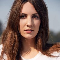 Kate Beecroft - 華爾鎮東邊的女孩導演