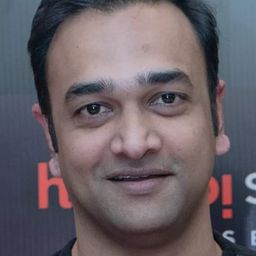 Pratik Dutta 飾演 Somit