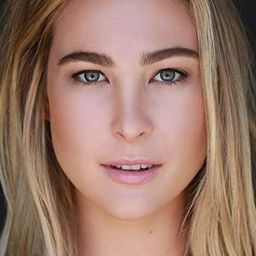 Molly McQueen 飾演 Rose