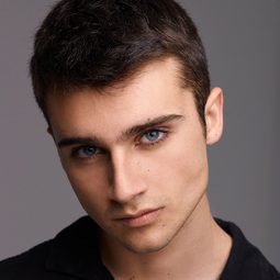 馬克西莫·帕斯托 - 雙胞胎歷險記演員 飾演Maqui