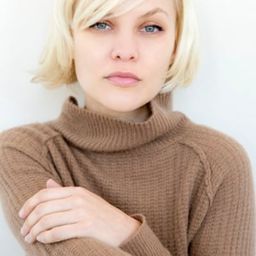 Kassia Conway 飾演 Cassie the Strawberry Blonde