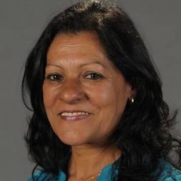 Luci Pereira 飾演 Duna Penha