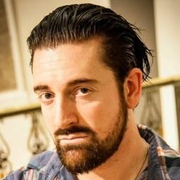 Brandon Van Vliet 飾演 Lee