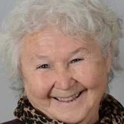 Emine Gülsüm Göznümer - 美人到我家演員 飾演Komşu Kadın