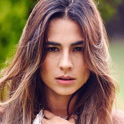 卡拉·吉拉多 飾演 Valery Reinoso