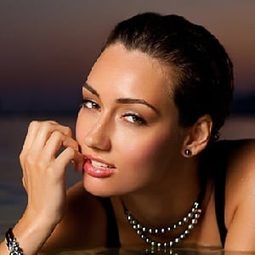 Anna Roudakova - 黑暗時刻演員 飾演Tess