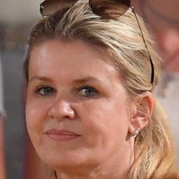 Corinna Schumacher 飾演 Self