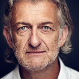 Dominic Raacke 飾演 Stefan Lessing