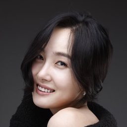 Kang Ki-hwa 飾演 Min-joo