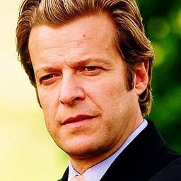 Roland Koch 飾演 Ralf