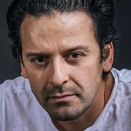 Khaled Benaissa 飾演 Abdellah