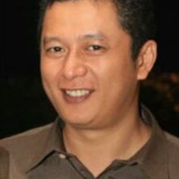 Iszur Muchtar 飾演 Bambang