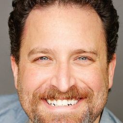 Nick Drago 飾演 J. Edgar