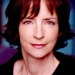 Sharon McFarlane 飾演 Helen Donovan