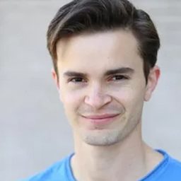 Spencer Bang 飾演 Naked Hiker