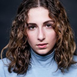 Alinda Yamaci - 青春硬起來演員 飾演Schülerin