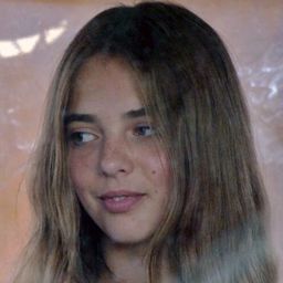 Nika Petrović 飾演 Nora