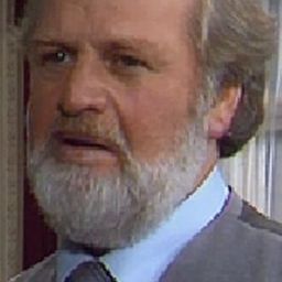 Aksel Erhardtsen 飾演 Villumsen