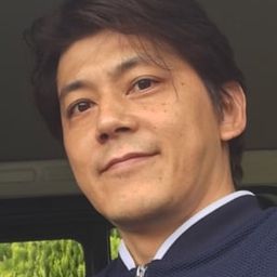 Tomohide Takahara 飾演 