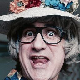 Simón Cabido - Pepito piscinas演員 飾演Mecánico