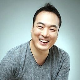 Jeon Hun-tae 飾演 Realty Dealer