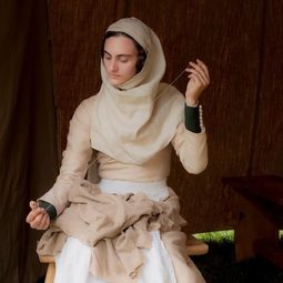 Sara Vidus - 以你的名字呼喚我演員 飾演Nude girl