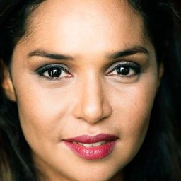 Leyla Doriane 飾演 Shana's mother