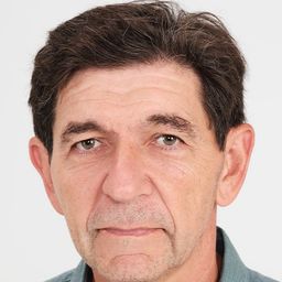 Gerasimos Skiadaressis 飾演 Kostas