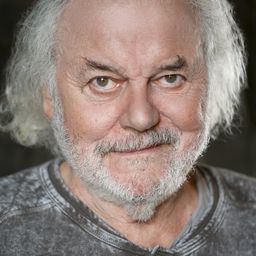 David Sterne 飾演 Kings Arms Landlord