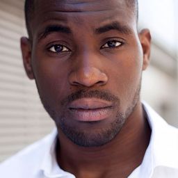 卡約德阿金耶米 飾演 Sergeant Donovan