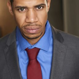 Max Lawrence - 度假好友2：加勒比之亂演員 飾演Blackjack Dealer